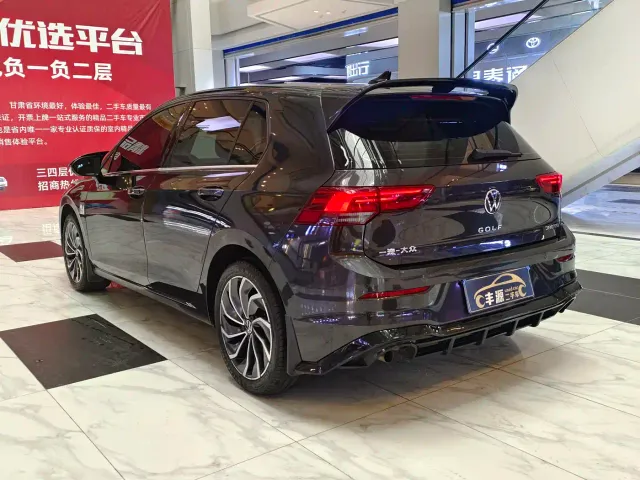 Volkswagen Golf — Фото автомобиля 24