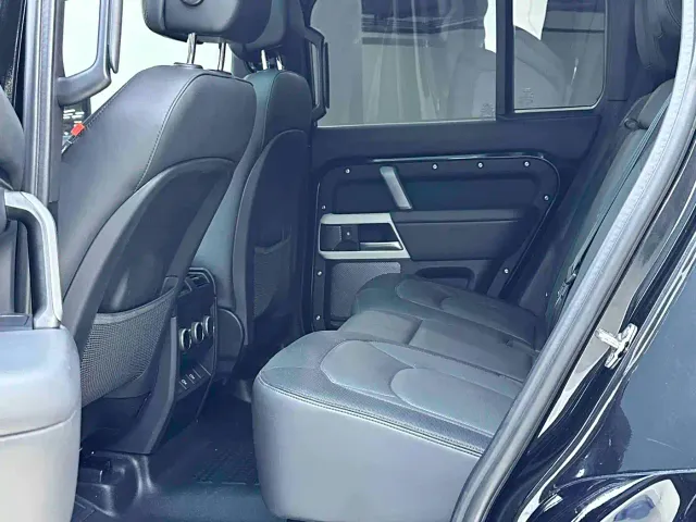 Land Rover Defender — Фото автомобиля 14