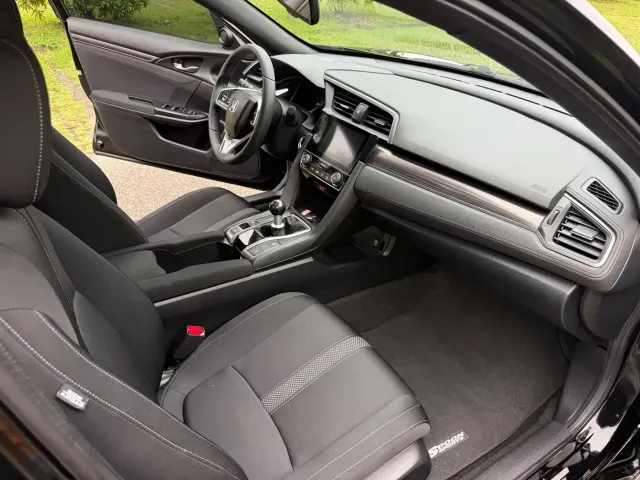 Honda Civic 2021 HATCHBACK 220TURBO Manual Driving Fun Controller — Фото автомобиля 19