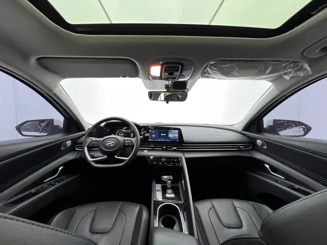 Hyundai Elantra 2021 1.5L CVT LUX Premium Edition — Фото автомобиля 12