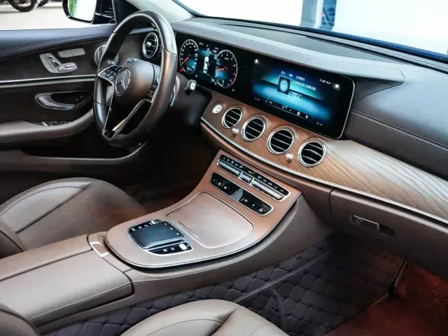 Mercedes-Benz E-Class — Фото автомобиля 7