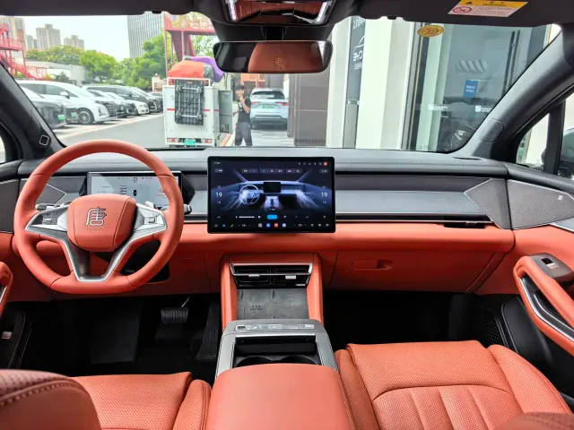BYD Tang L — Фото автомобиля 5