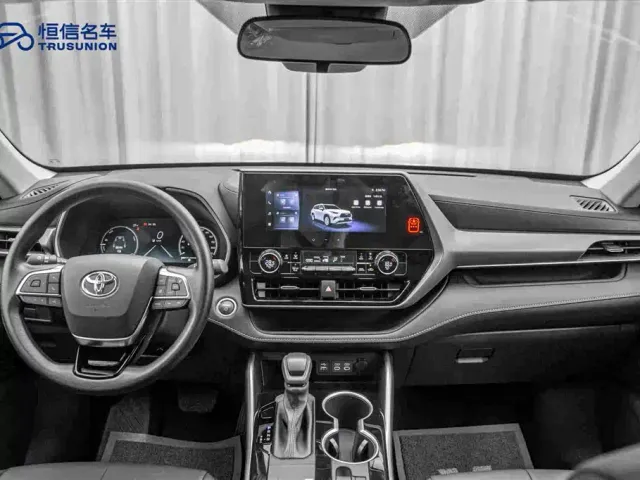 Toyota Highlander — Фото автомобиля 13