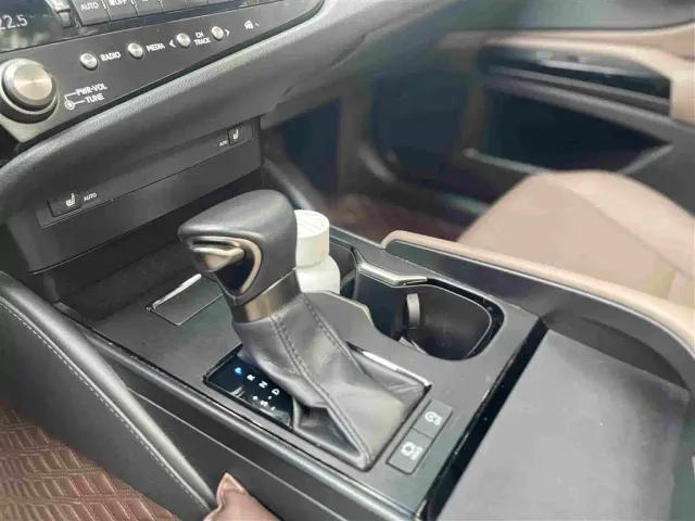 Lexus ES — Фото автомобиля 10