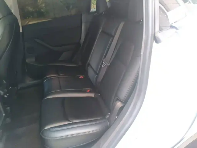 Tesla Model Y — Фото автомобиля 12