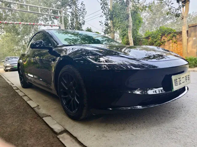 Tesla Model 3 — Фото автомобиля 2