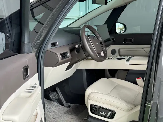 Li Auto MEGA — Фото автомобиля 11