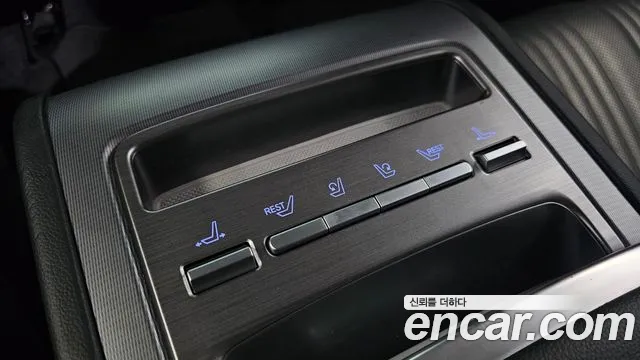 Hyundai Grandeur Grandeur (GN7) 2.5 Бензин 2WD — Фото автомобиля 29