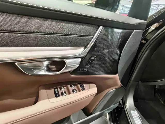 Volvo S90 — Фото автомобиля 3