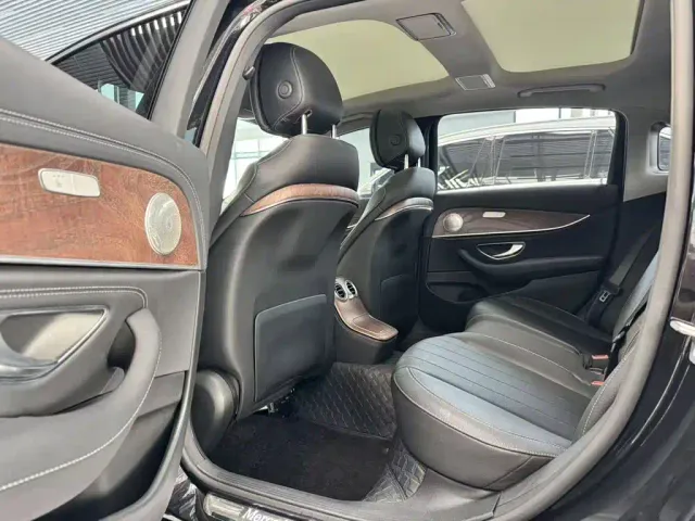 Mercedes-Benz E-Class — Фото автомобиля 7