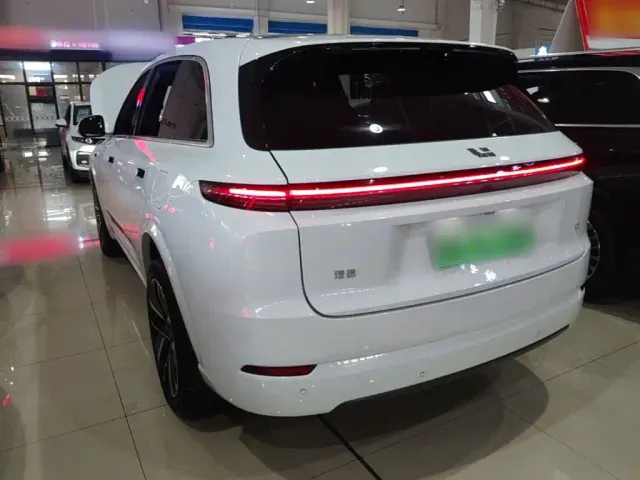 Li Auto L7 — Фото автомобиля 4