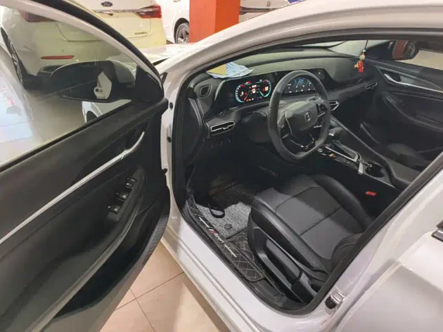 Changan Eado — Фото автомобиля 15