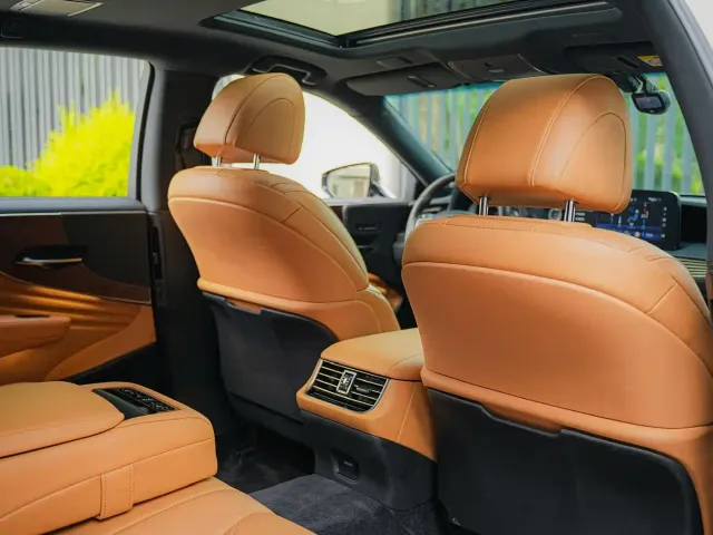 Lexus LS — Фото автомобиля 14