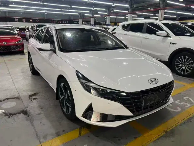 Hyundai Elantra — Фото автомобиля 3