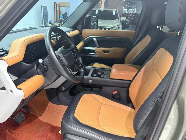 Land Rover Defender — Фото автомобиля 14