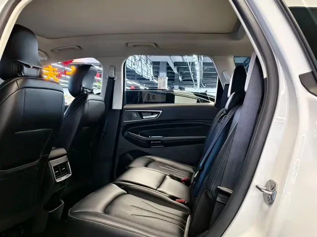 Ford Edge — Фото автомобиля 9