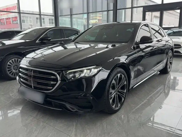 Фотография автомобиля — Mercedes-Benz E-Class