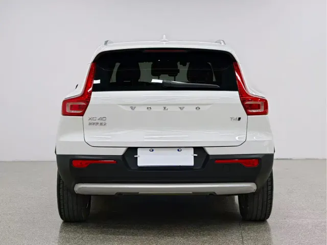Volvo XC40 — Фото автомобиля 7