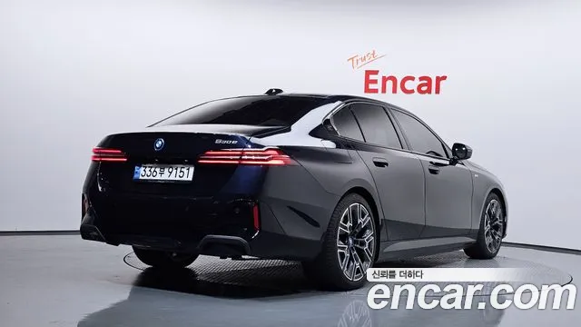 BMW 5 Series — Фото автомобиля 2