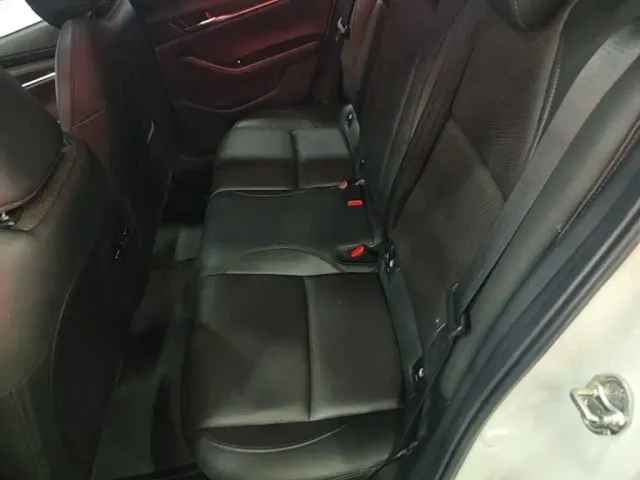 Mazda Axela — Фото автомобиля 16