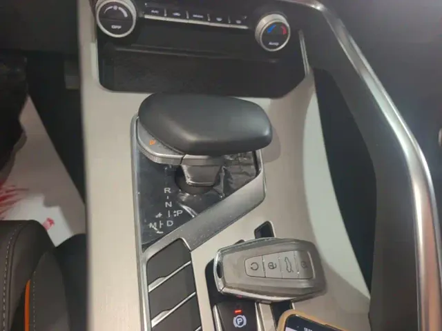 Geely Binyue — Фото автомобиля 13