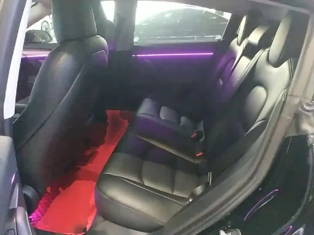 Tesla Model 3 — Фото автомобиля 16