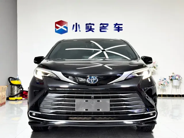 Toyota Sienna — Фото автомобиля 2