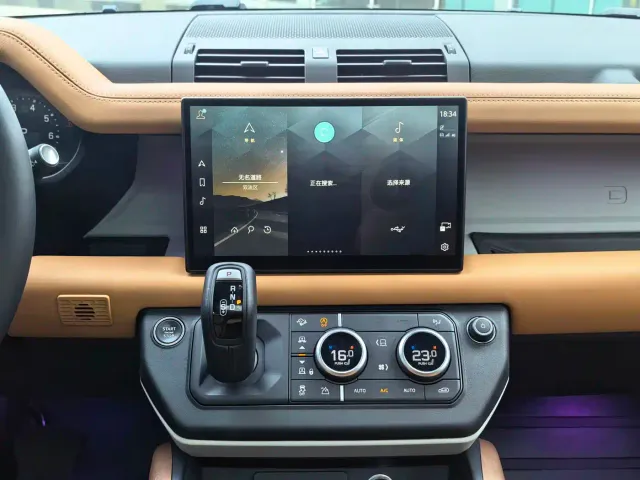 Land Rover Defender — Фото автомобиля 14