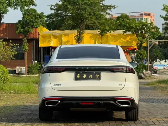 Geely Emgrand — Фото автомобиля 5