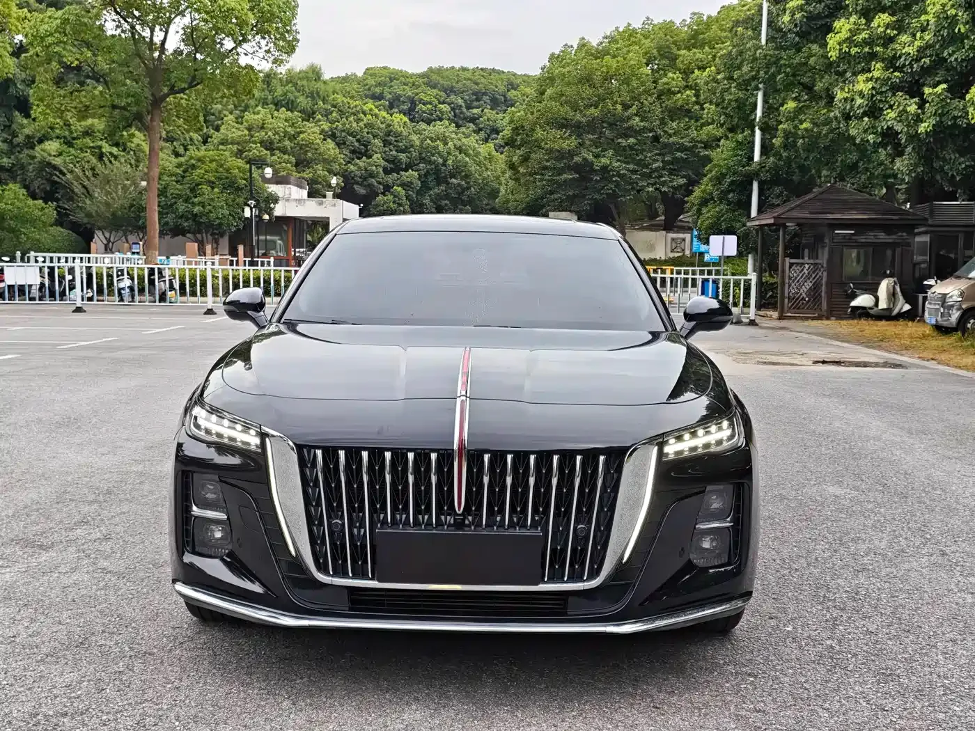 Hongqi Hongqi H5 2023 1.5T DCT Smart Connect Joy Edition — Фото автомобиля 2