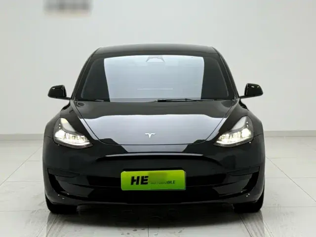 Tesla Model 3 — Фото автомобиля 3