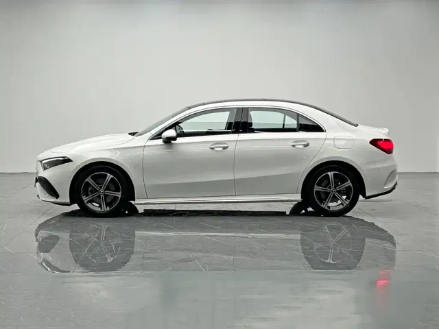 Mercedes-Benz A-Class — Фото автомобиля 3