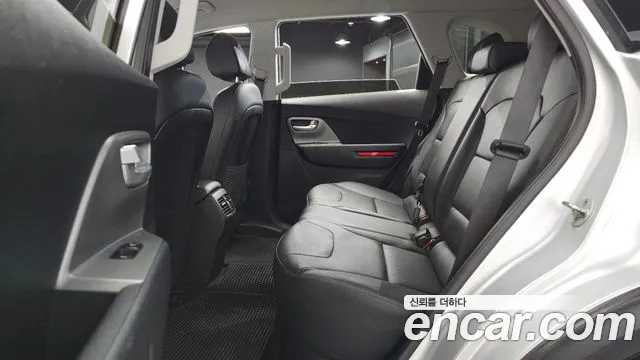 Kia Niro — Фото автомобиля 11