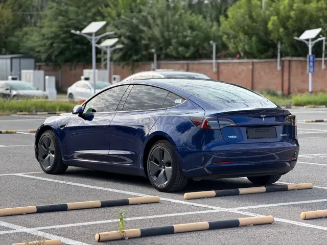 Tesla Model 3 — Фото автомобиля 5