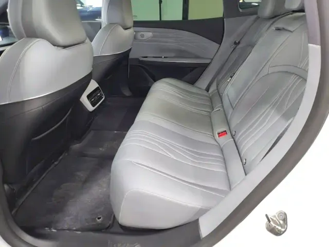 Geely Galaxy E8 — Фото автомобиля 16