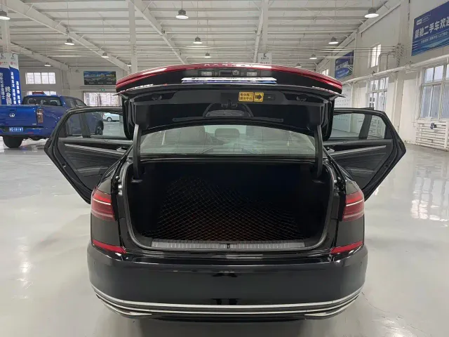 Volkswagen Passat — Фото автомобиля 18