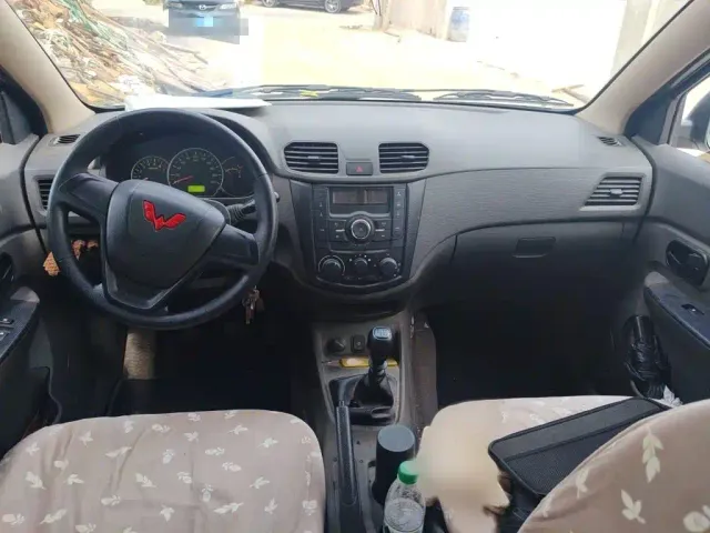 Wuling Hongguang — Фото автомобиля 12