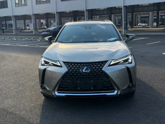 Lexus UX — Фото автомобиля 2