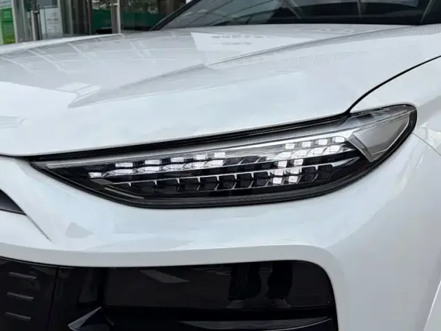 Audi Q6L e-tron — Фото автомобиля 7