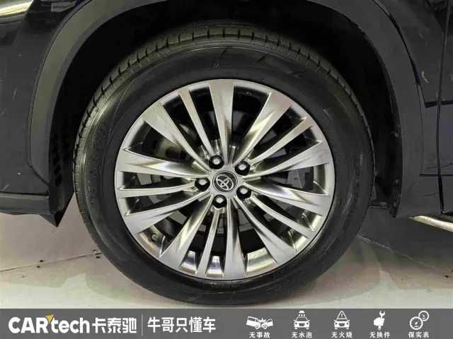 Toyota Highlander — Фото автомобиля 10