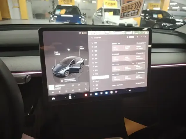 Tesla Model Y — Фото автомобиля 12