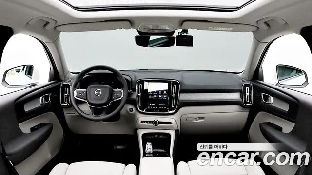 Volvo XC40 — Фото автомобиля 7