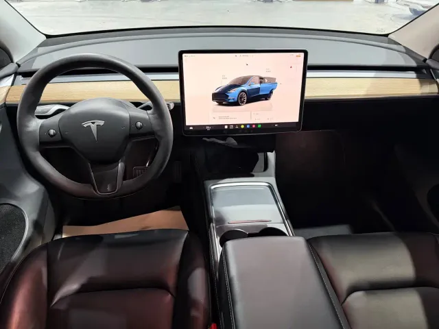 Tesla Model Y — Фото автомобиля 8