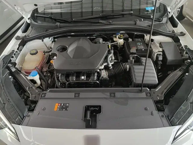 Roewe i5 — Фото автомобиля 19