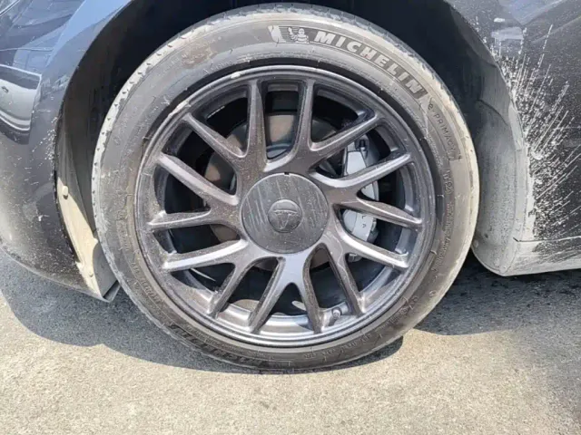 Tesla Model 3 — Фото автомобиля 22