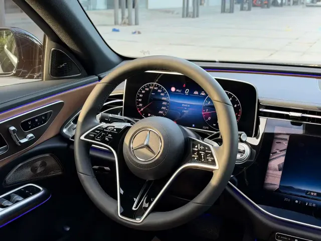 Mercedes-Benz E-Class — Фото автомобиля 9
