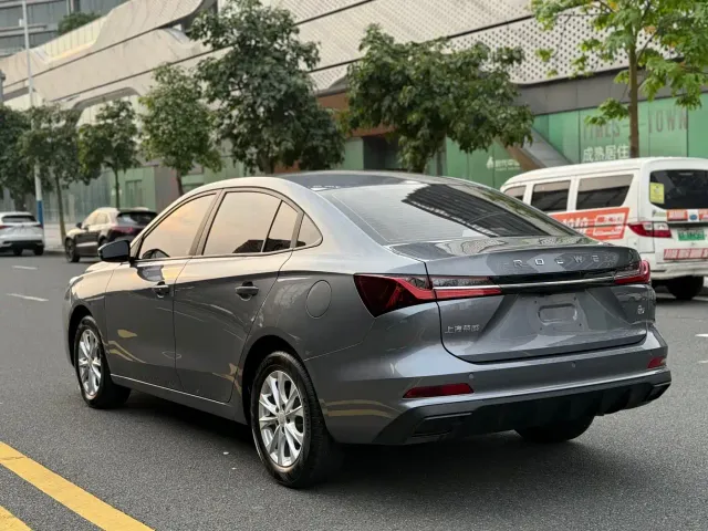 Roewe i5 — Фото автомобиля 4