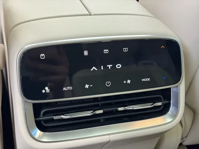 Aito M8 — Фото автомобиля 9