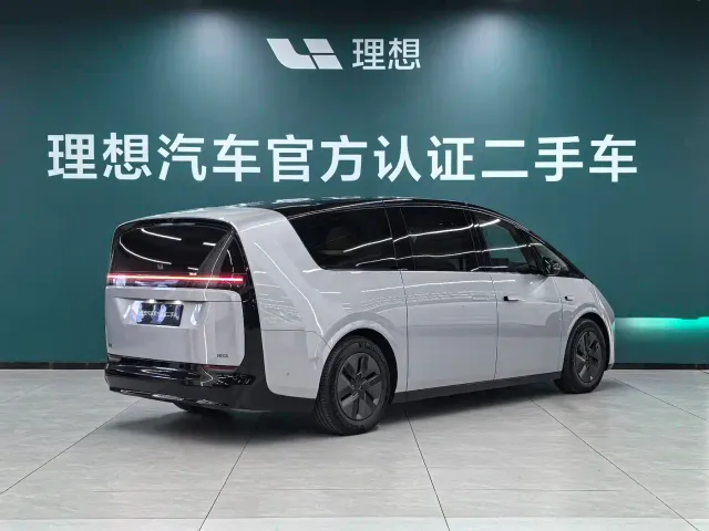 Li Auto MEGA — Фото автомобиля 17