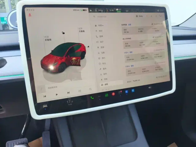 Tesla Model Y — Фото автомобиля 12